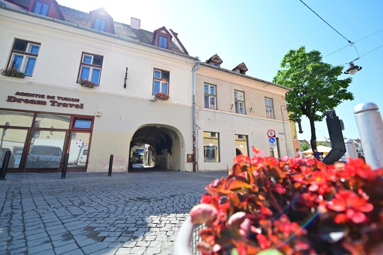 Lovely 2 Bedroom Apartment In Historic City Center Sibiu Dış mekan fotoğraf